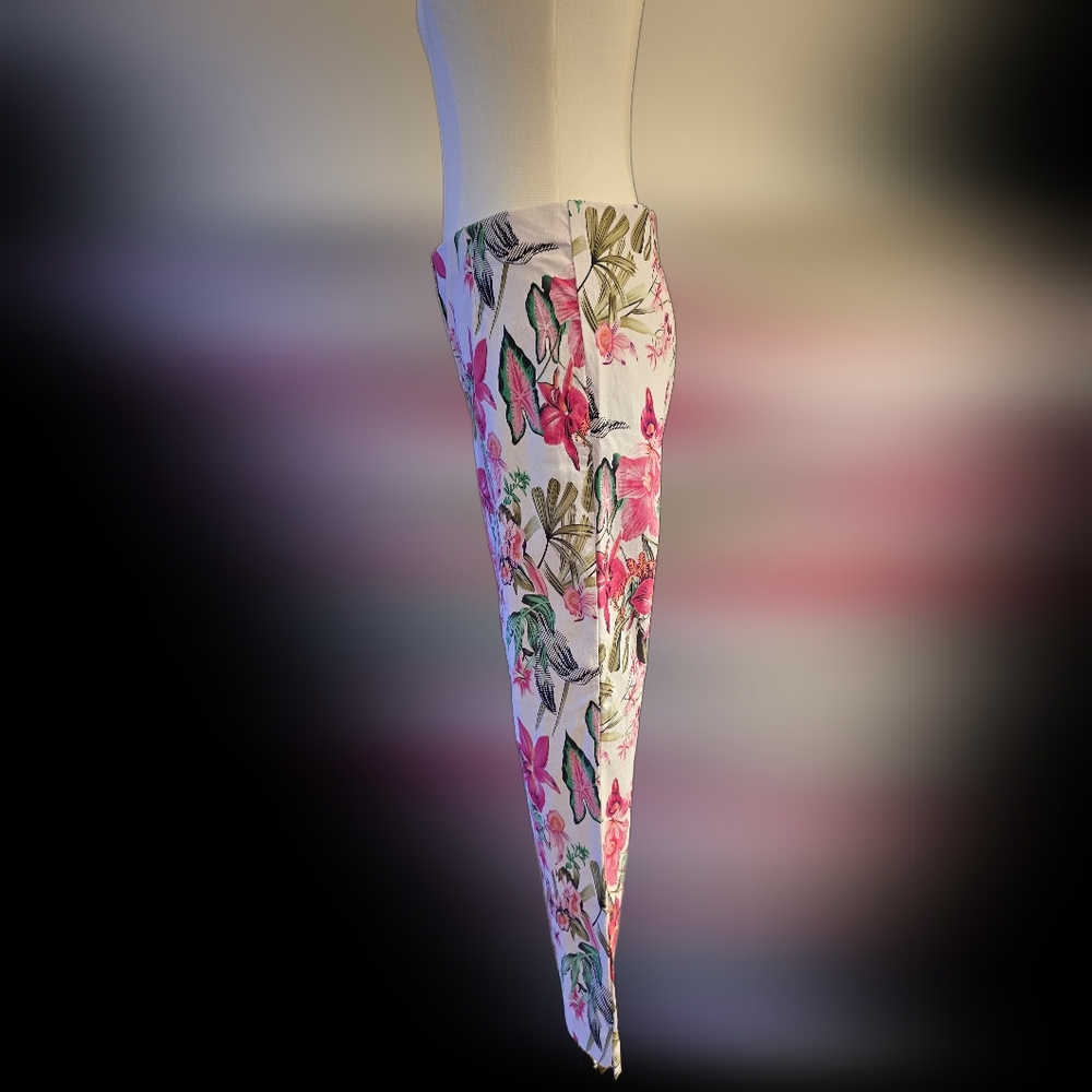 Insight Floral Patterned Stretch Capris - Picture 4 of 8